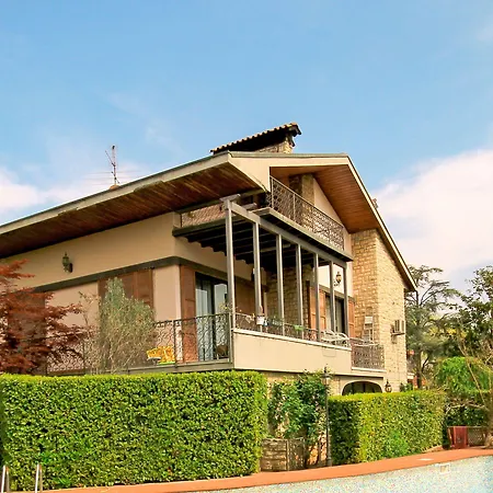 Bed & Breakfast Family First